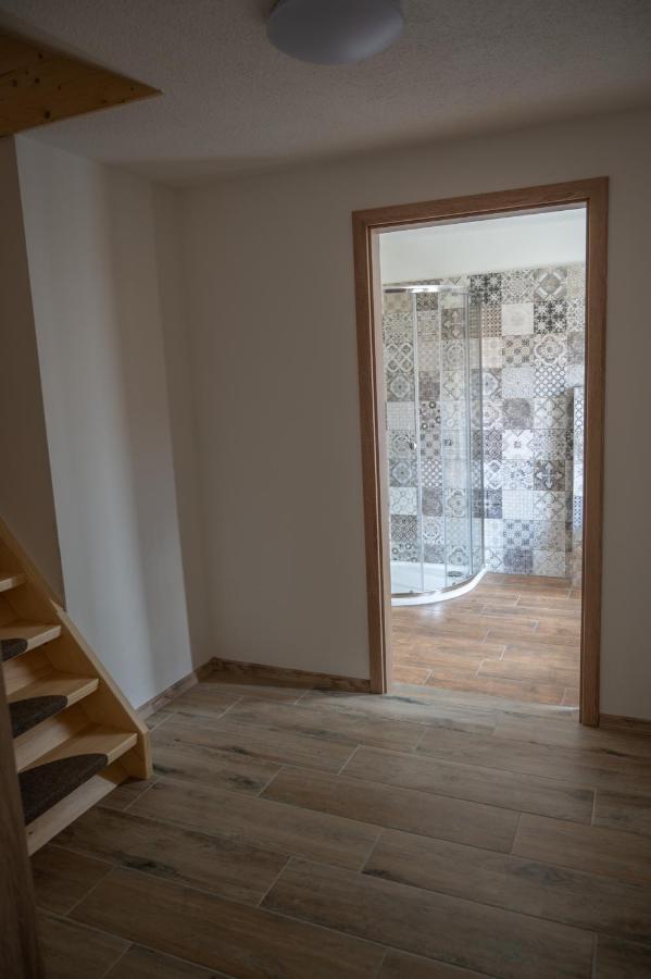 Mezi Radky Jindřichŭv Hradec